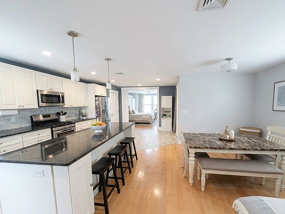 3rd image of 219 Lexington St APT 2
