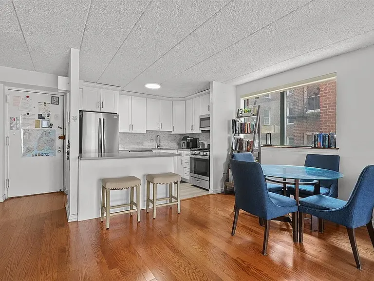 3220 Fairfield Ave #4D — Photo 2