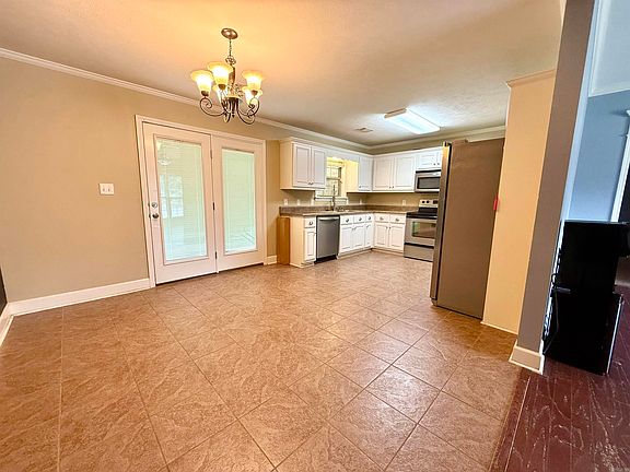 4th image of 84 Rebecca Ln