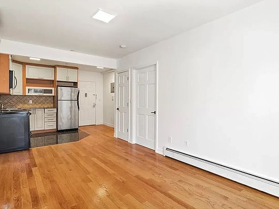 3rd image of 250 18th St Unit 4B