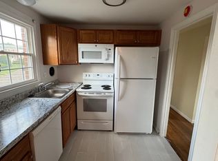 41 Brewster Rd APT B, Glastonbury, CT 06033