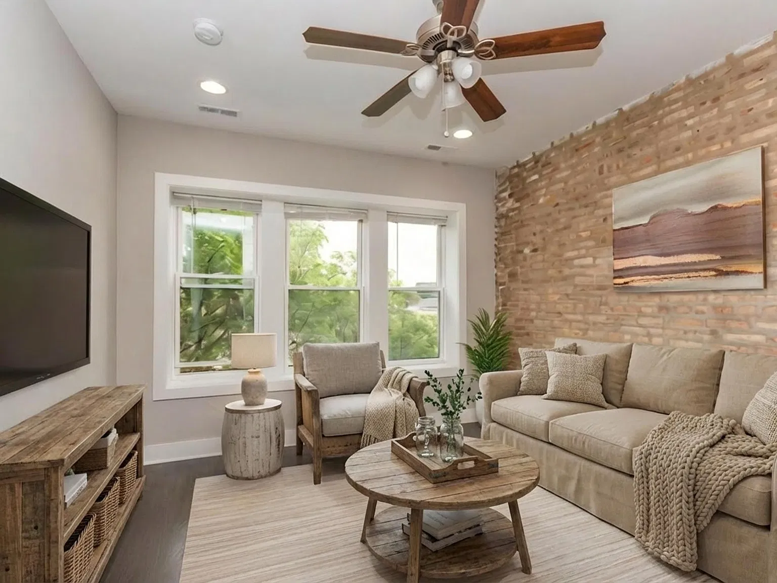 2 bed, 800 sqft, $2,600 — Photo 1