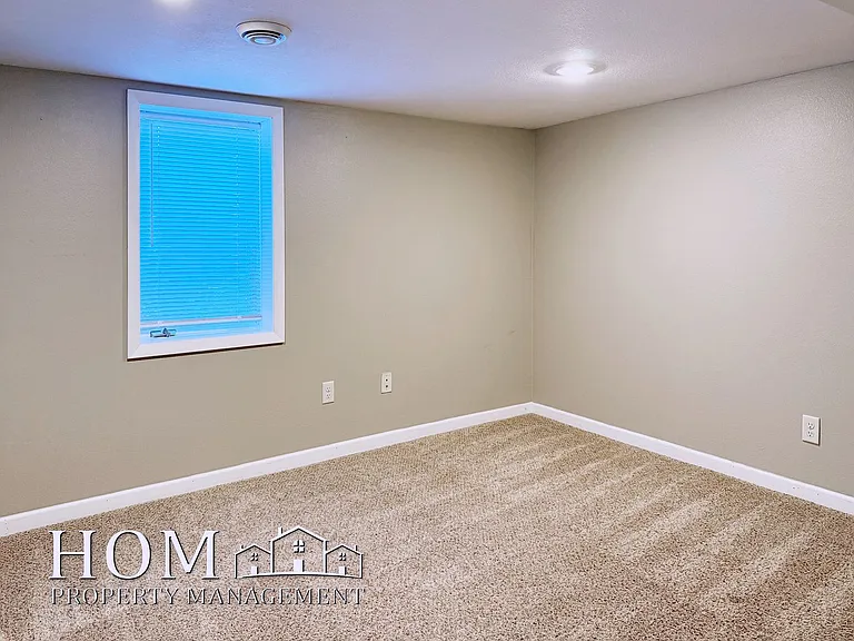 325.5 McKinley Ave — Photo 6