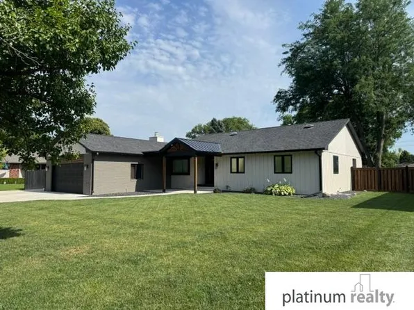 2255 E Teakwood Dr, Fremont, NE 68025