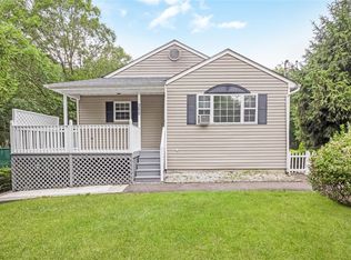 350 Mark Tree Rd, South Setauket, NY 11720