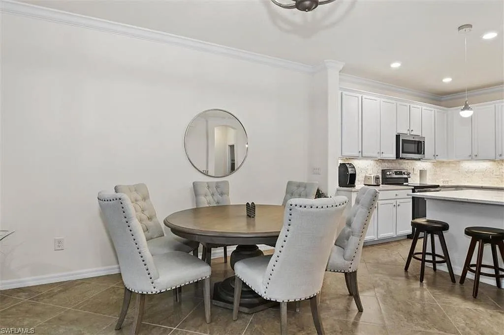 3 bed, 2.0 bath, 1600 sqft, $3,000 — Photo 4