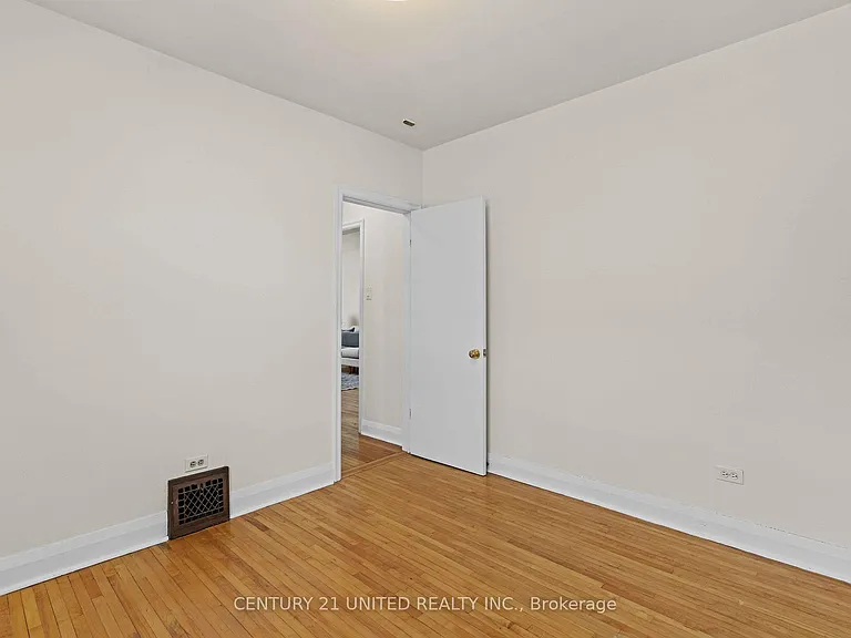 661 Rubidge St — Photo 18