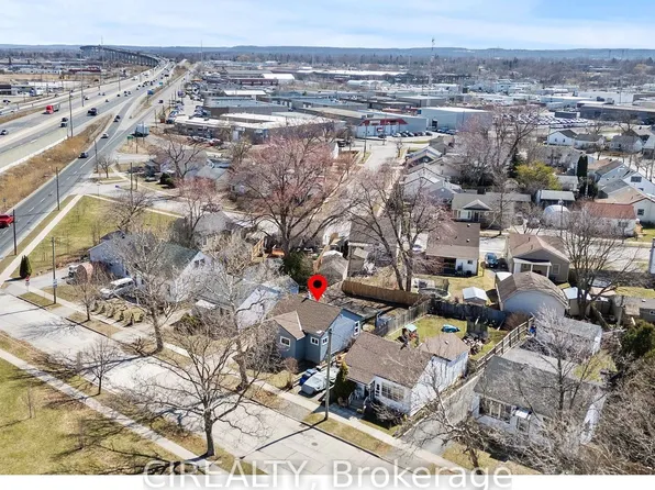 14 Elmwood Ave, Saint Catharines, ON L2R 2T7
