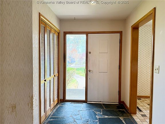 3rd image of 1418 Princess Dr