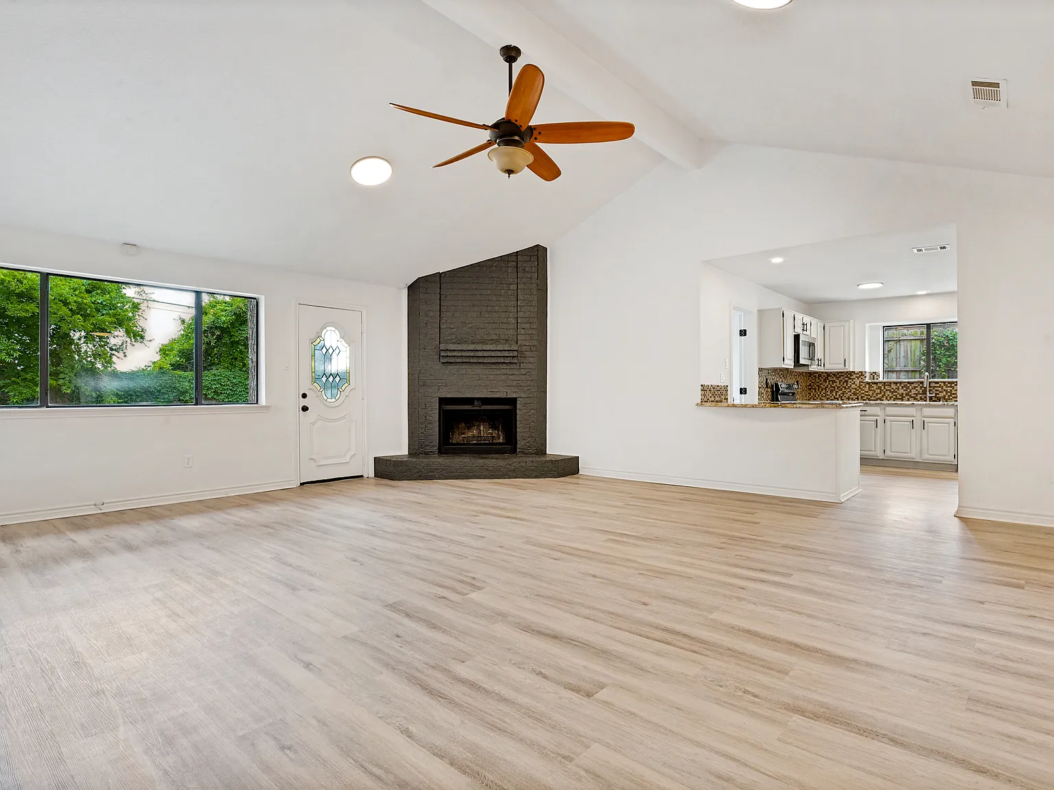 4 bed, 1815 sqft, $2,750 — Photo 4
