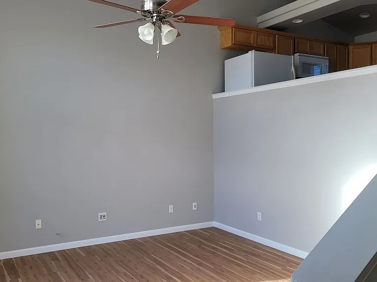 3200 Robinhood Loop — Photo 5