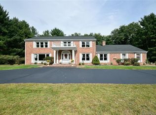 160 Mountain Brook Dr, Cheshire, CT 06410