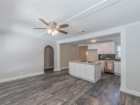 4th image of 4009 Valentine St