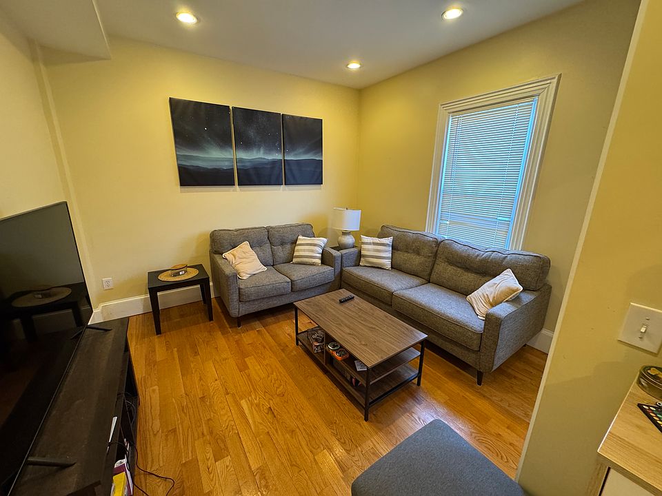 1st image of 208 Holland St #3
