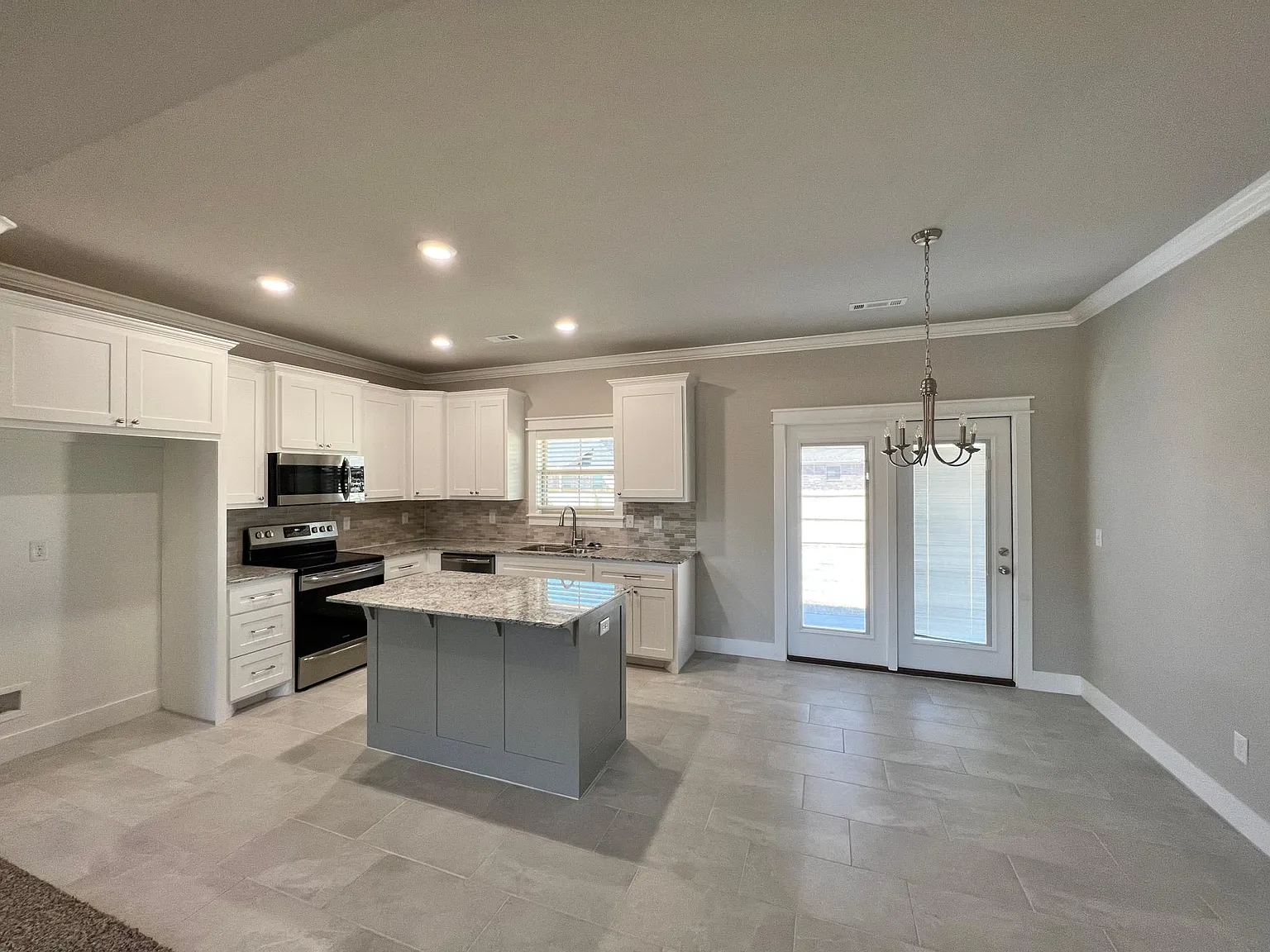 3 bed, 1624 sqft, $1,900 — Photo 3