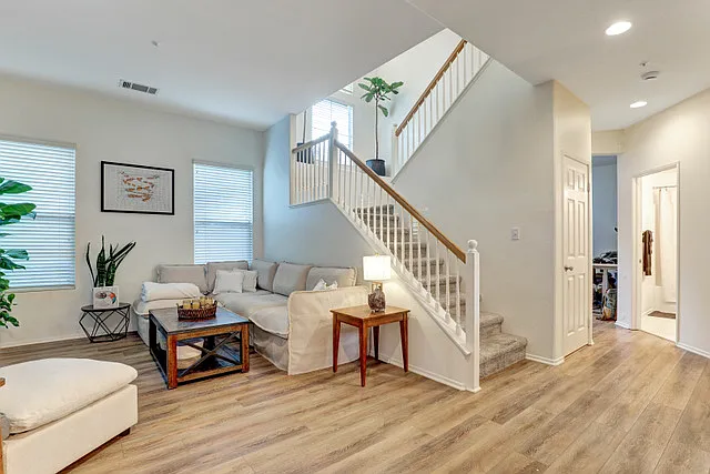 285 Woodcrest Ln — Photo 6