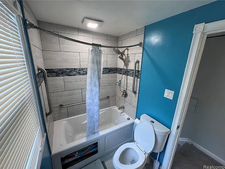 3151 Ewald Cir — Photo 6