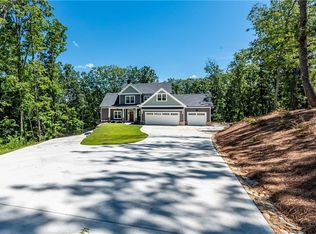 560 Brown Deer Dr, Talking Rock, GA 30175