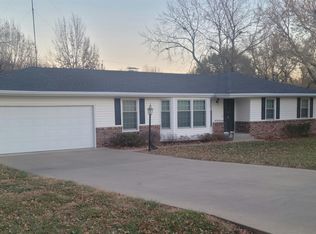 3100 SE Downing Dr, Topeka, KS 66605