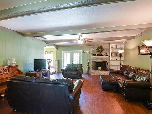 3rd image of 920 Bradley Dr
