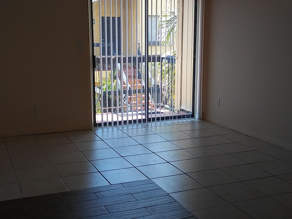 1st image of 2925 Winkler Ave APT 912