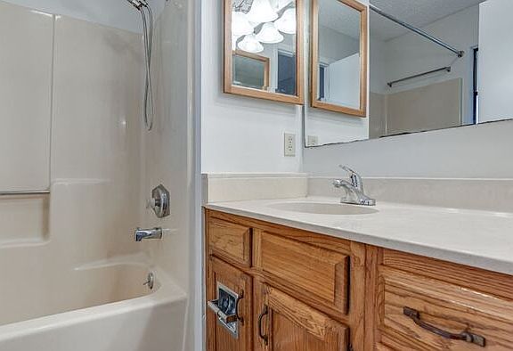 3rd image of 810 Red Cloud Dr