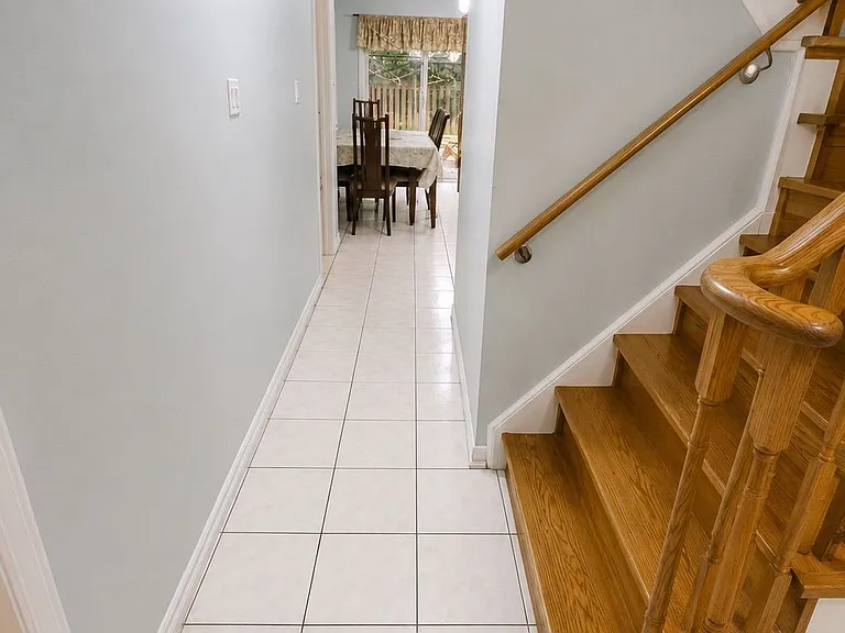 18 Angela Ct #UPPER — Photo 3