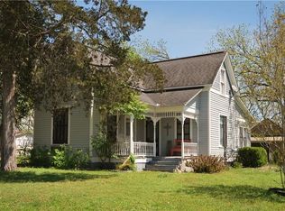 307 S Hackberry St, Moulton, TX 77975