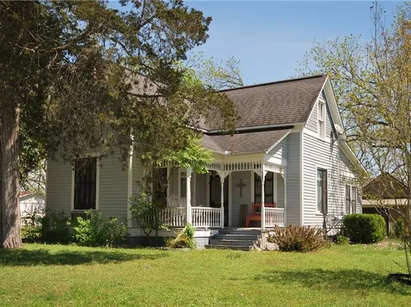 307 S Hackberry St, Moulton, TX 77975