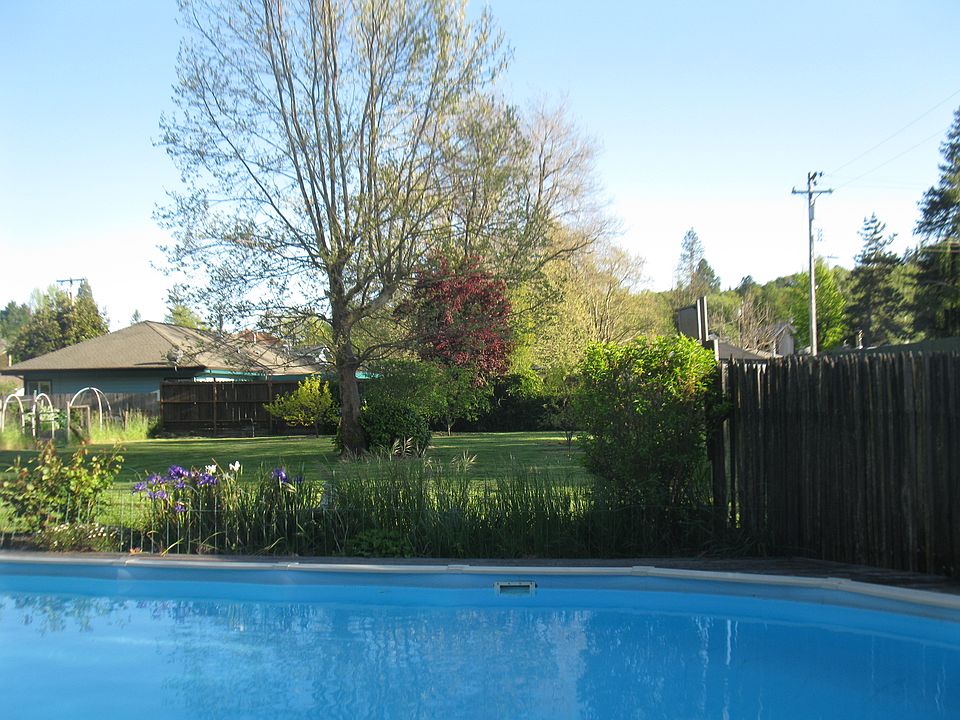 2nd image of 10 Maple St