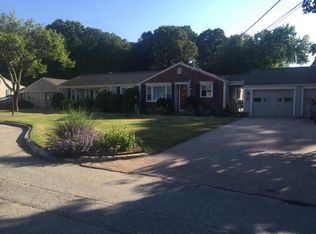 11 Rutherford Ct, Warwick, RI 02886