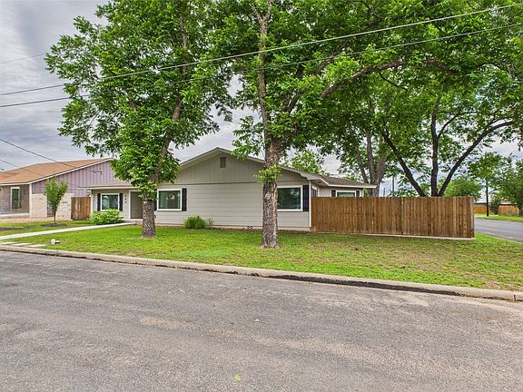 3rd image of 409 S Pear St