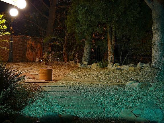 Gravel replaces frnt yard