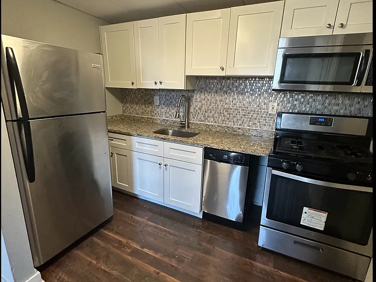 525-527 Penn St #3F — Photo 5