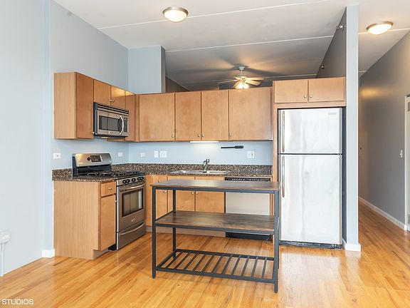 4th image of 630 N Franklin St APT 1015