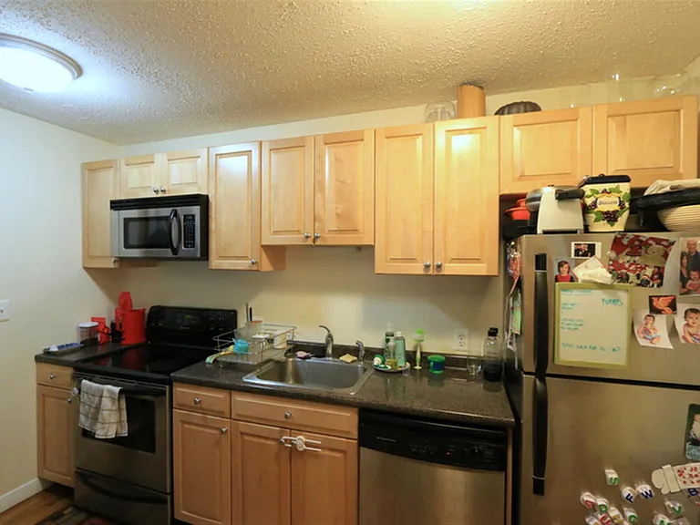 22 Laurel St #16 — Photo 8