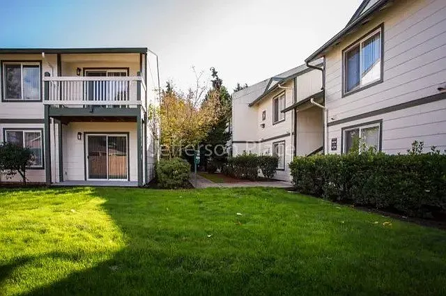 Jefferson Place Apartments — Photo 14