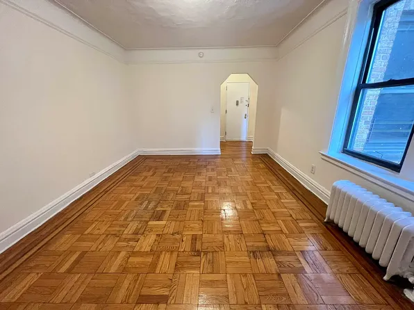 680 W 204th St APT 4D, New York, NY 10034