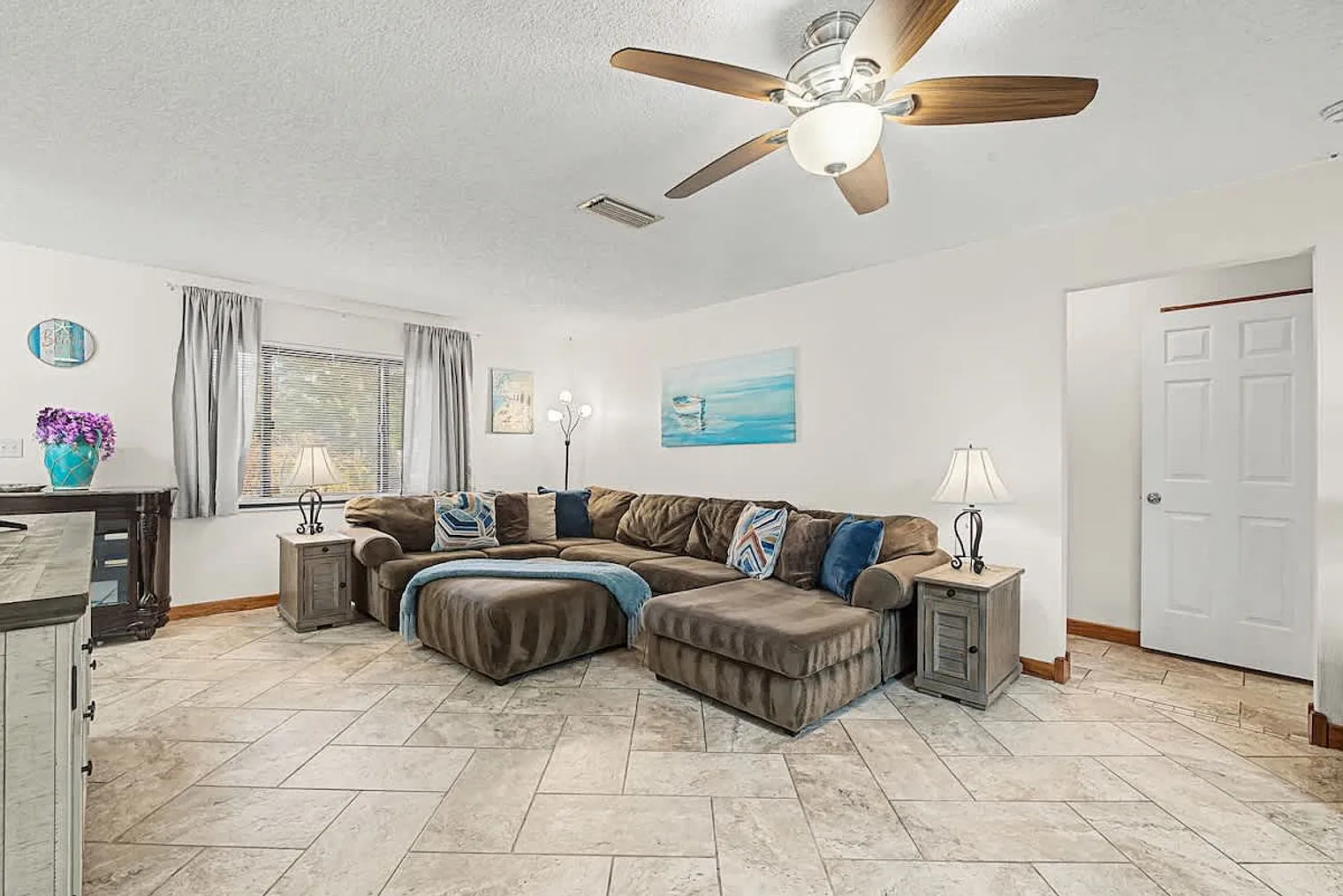 3 bed, 2.0 bath, 1636 sqft, $3,089 — Photo 1