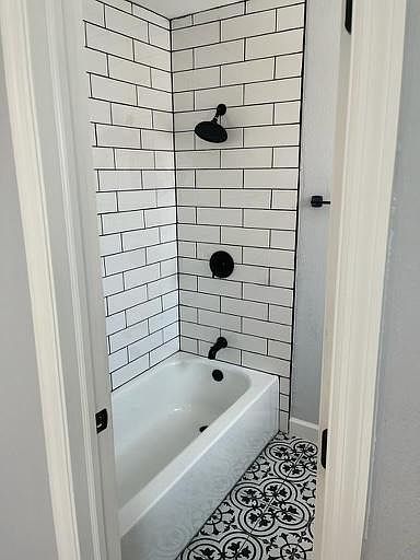 2nd image of 121 18th Ave N #6