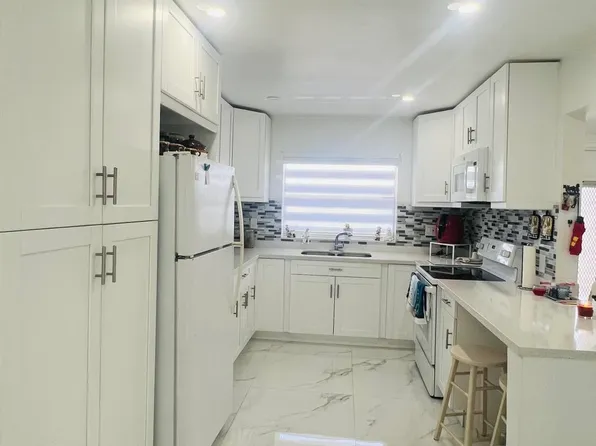9330 S Sunrise Lakes Boulevard #304, Sunrise, FL 33322