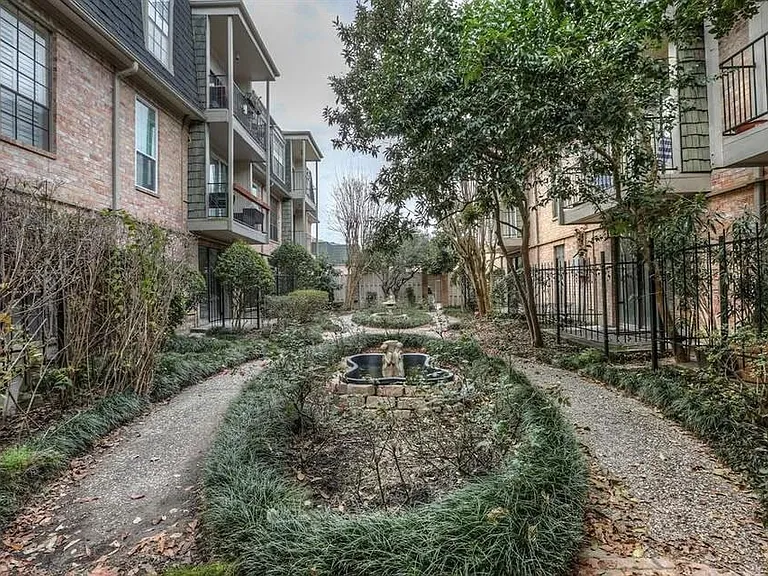 2475 Underwood St #190 — Photo 32