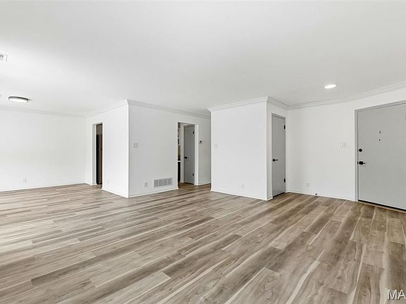 4th image of 604 Pine Ridge Trails Ct APT 202