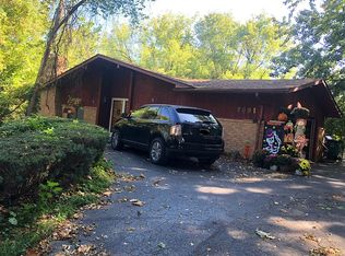 2091 Chalgrove Dr, Troy, MI 48098