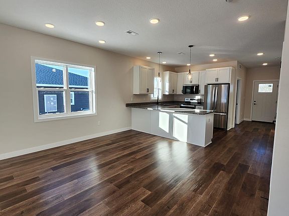 5th image of 406 Norske St