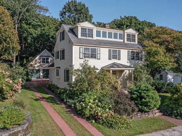 32 Edgewood Lane, Burlington, VT 05401