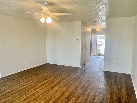 4th image of 5016 Waterford Dr