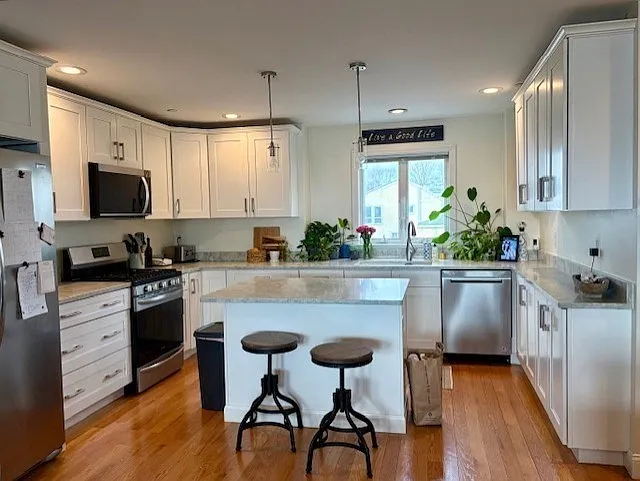 3 bed, 2.5 bath, 1713 sqft, $3,995 — Photo 4