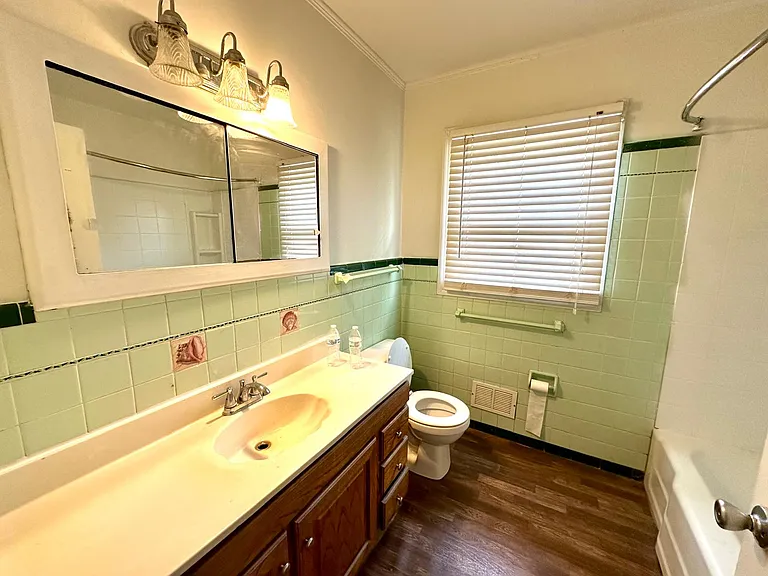 1003 Robinhood Ln — Photo 8