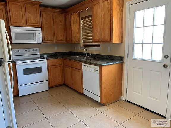 3rd image of 1914 W Western Dr Unit 1